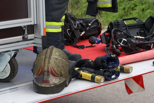 Brand bei einem Abfallverwertungsunternehmen in Wels-Pernau sorgt fr Einsatz der Feuerwehr