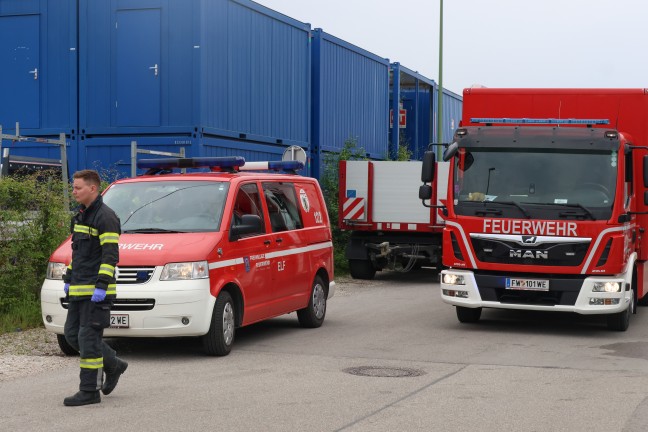 Brand bei einem Abfallverwertungsunternehmen in Wels-Pernau sorgt fr Einsatz der Feuerwehr