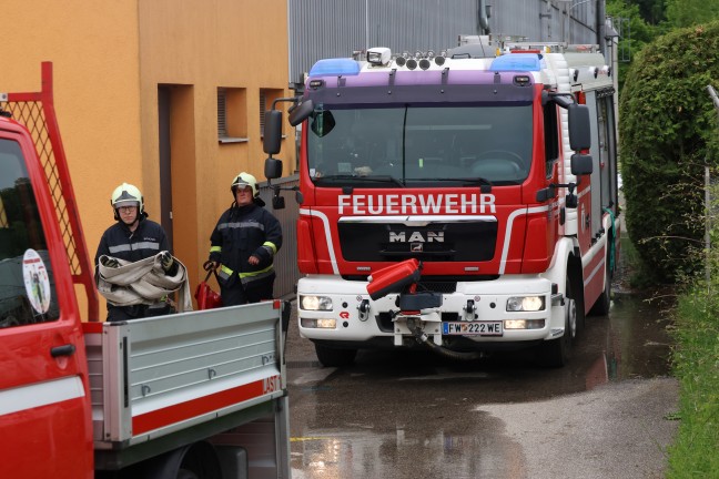 Brand bei einem Abfallverwertungsunternehmen in Wels-Pernau sorgt fr Einsatz der Feuerwehr