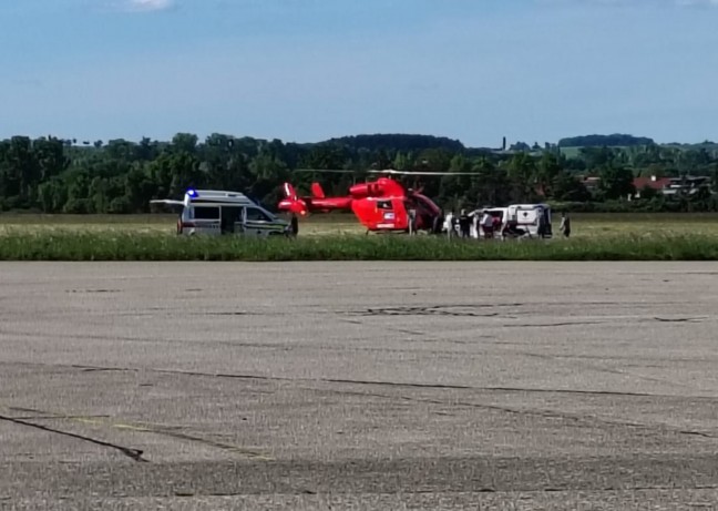Schwer verletzt: Fallschirmspringer bei Landung am Flugplatz in Wels-Neustadt abgestrzt