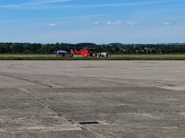 Schwer verletzt: Fallschirmspringer bei Landung am Flugplatz in Wels-Neustadt abgestrzt