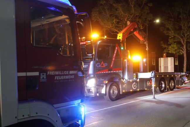 Fahrmanver misslungen: Auto nach Ausfahrt aus Kreisverkehr in Wels-Lichtenegg umgestrzt