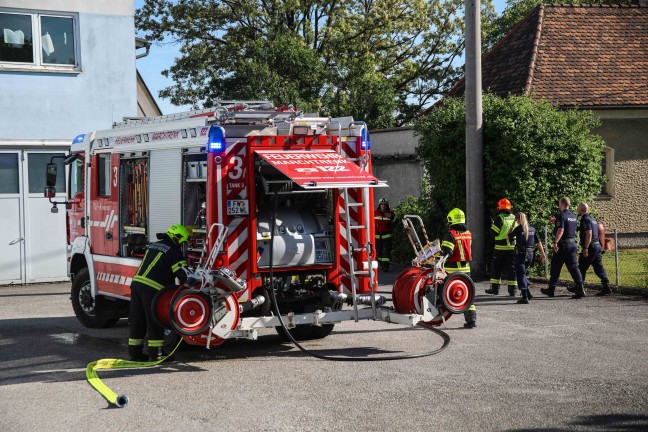 Brand eines Abfallcontainers in Marchtrenk griff auf Stiegenaufgang eines Gebudes ber