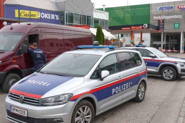 Enormer Schaden: Bankomatsprengung bei Einkaufszentrum in Gmunden