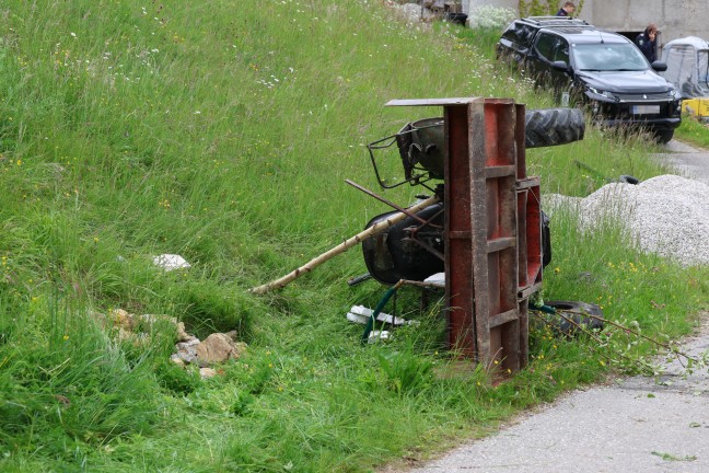 Tdlicher Traktorunfall: Mann (69) in Steinbach an der Steyr unter umgestrztem Traktor eingeklemmt
