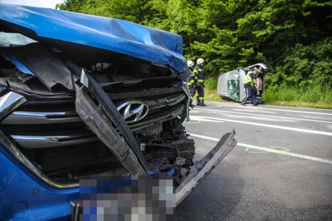 Drei Verletzte bei schwerem Kreuzungsunfall auf Nibelungenstrae in Hartkirchen