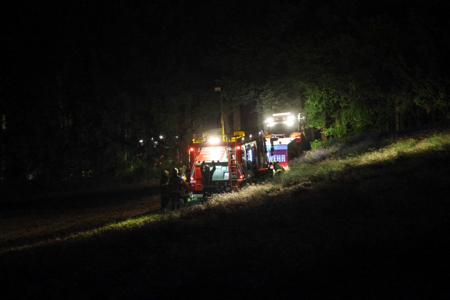 Auto in Vollbrand: Fluchtauto nach Bankomatsprengung in Waldstck bei Aichkirchen abgefackelt