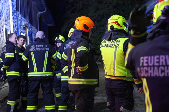 Neun Feuerwehren bei Brand in Waschkche eines Bauernhofes in Aschach an der Steyr im Einsatz