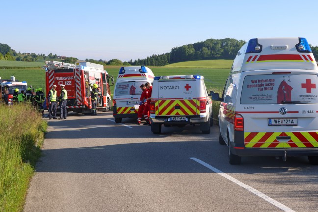 Personenrettung nach schwerem Kreuzungscrash zwischen zwei PKW in Pennewang