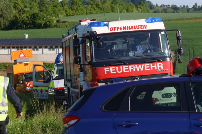 Personenrettung nach schwerem Kreuzungscrash zwischen zwei PKW in Pennewang
