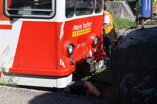 Drei Verletzte: Triebwagen einer Lokalbahn im Bahnhofsbereich in Lambach gegen Prellbock geprallt