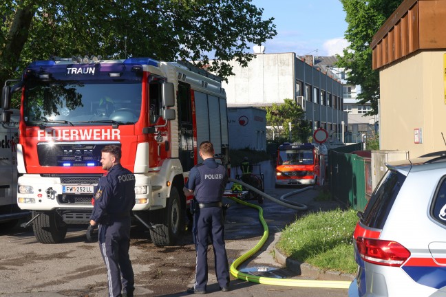 Brand eines PKW in einer Tiefgarage in Traun sorgt fr greren Einsatz dreier Feuerwehren