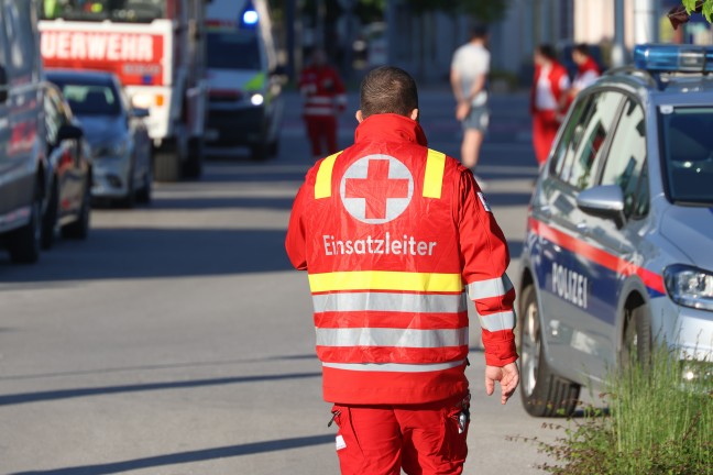 Brand eines PKW in einer Tiefgarage in Traun sorgt fr greren Einsatz dreier Feuerwehren