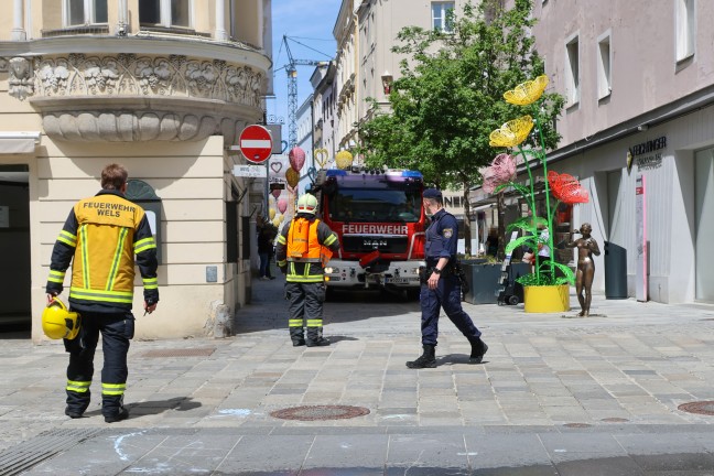 Ganz enge Sache: Feuerwehr bei angebranntem Kochgut in einem Gebude in Wels-innenstadt im Einsatz