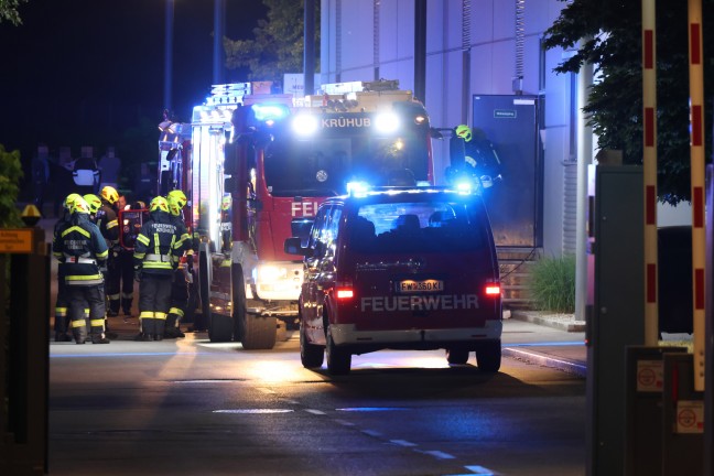 Brand bei einem Unternehmen in Kremsmnster sorgt fr Einsatz dreier Feuerwehren