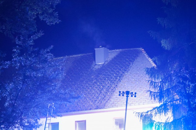 Kaminbrand: Feuerwehr nach gemeldetem Brand auf einem Bauernhof in Nubach im Einsatz