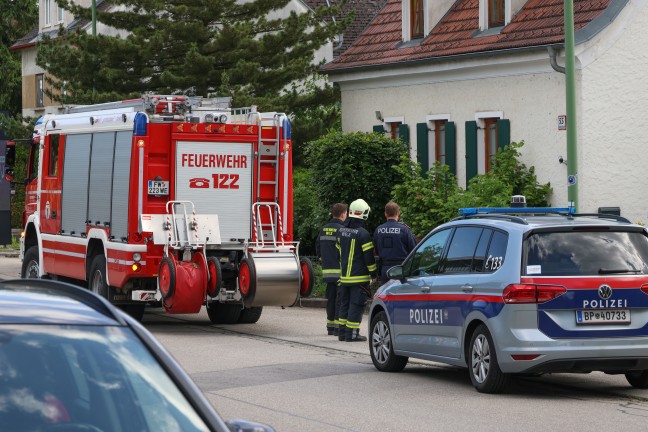 Mlltonnenbrand bei einem Einfamilienwohnhaus in Wels-Neustadt durch heie Kohle