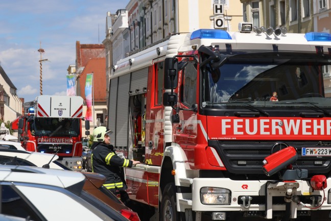 Aufschlagende Fensterflgel sorgten fr Einsatz von Feuerwehr und Polizei in Wels-Innenstadt