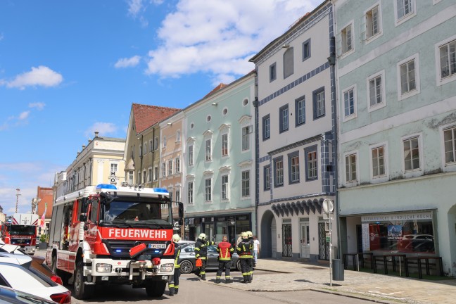 Aufschlagende Fensterflgel sorgten fr Einsatz von Feuerwehr und Polizei in Wels-Innenstadt