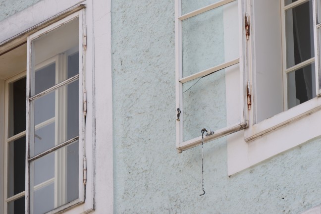 Aufschlagende Fensterflgel sorgten fr Einsatz von Feuerwehr und Polizei in Wels-Innenstadt