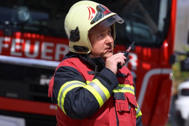Aufschlagende Fensterflgel sorgten fr Einsatz von Feuerwehr und Polizei in Wels-Innenstadt