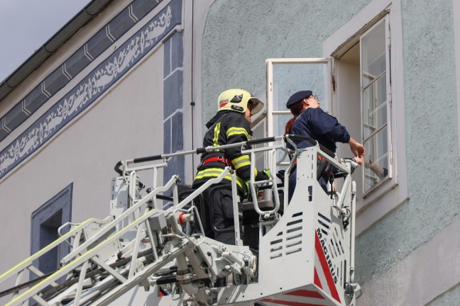 Aufschlagende Fensterflgel sorgten fr Einsatz von Feuerwehr und Polizei in Wels-Innenstadt