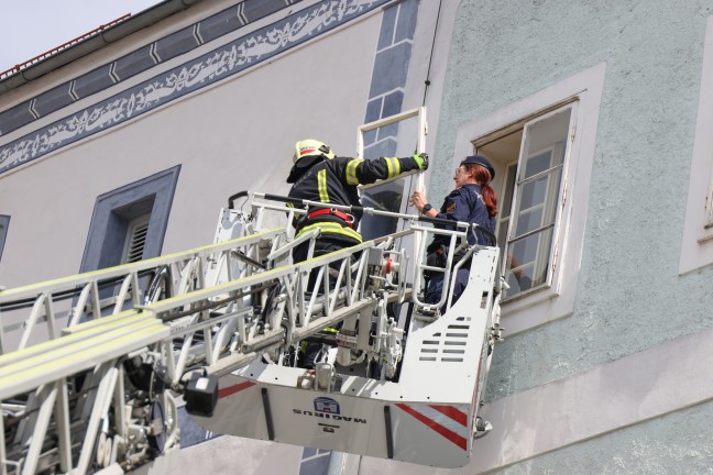 Aufschlagende Fensterflgel sorgten fr Einsatz von Feuerwehr und Polizei in Wels-Innenstadt