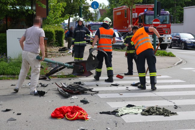 Schwer verletzt: Fugngerin an Ampelkreuzung in Wels-Pernau von ausweichendem Auto erfasst