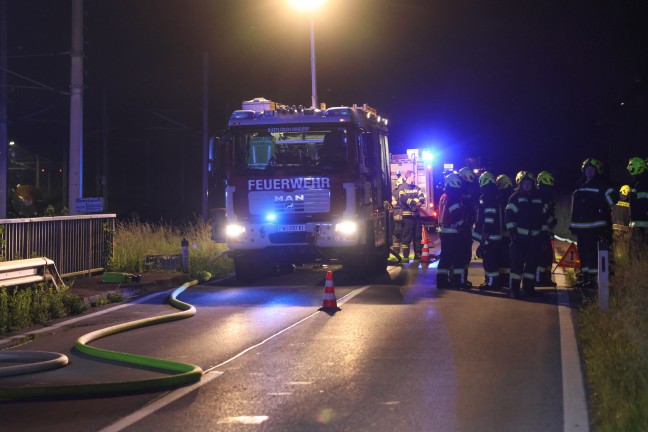 Brand eines Bauzuges: Bahndienstfahrzeug auf Pyhrnbahnstrecke bei Wartberg an der Krems in Flammen