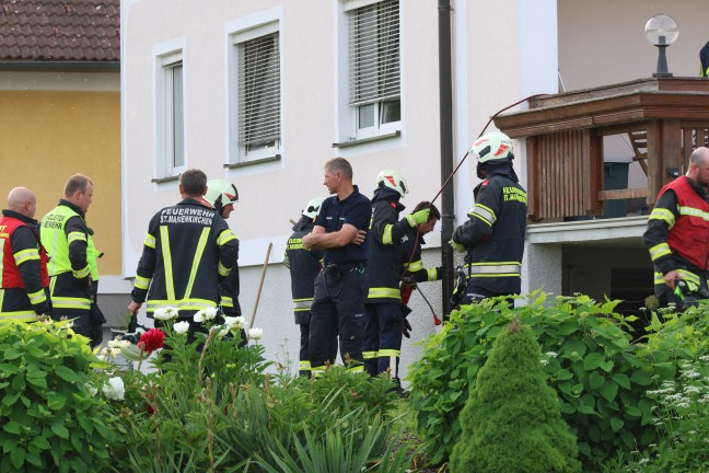 Personenrettung: Verletzter in St. Marienkirchen an der Polsenz hinter Dachrinne eingeklemmt