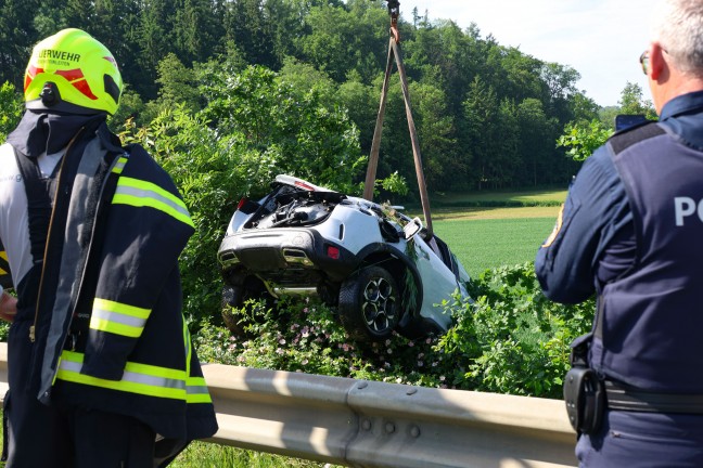 Auto bei Verkehrsunfall in Wolfern von Strae abgekommen und mehrmals heftig berschlagen