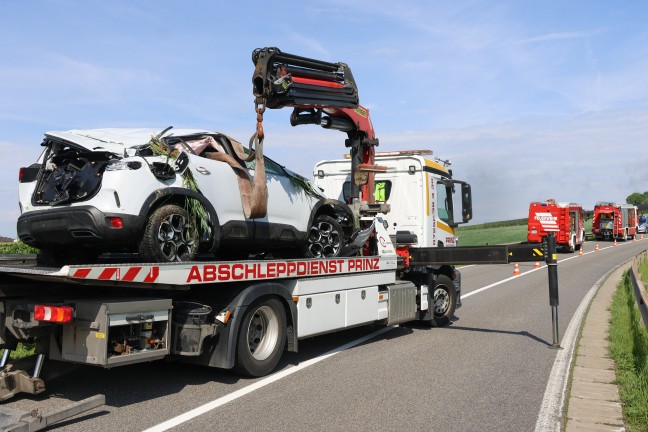 Auto bei Verkehrsunfall in Wolfern von Strae abgekommen und mehrmals heftig berschlagen