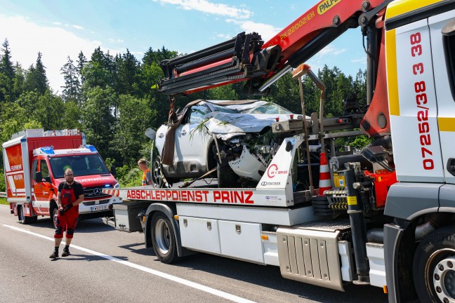 Auto bei Verkehrsunfall in Wolfern von Strae abgekommen und mehrmals heftig berschlagen