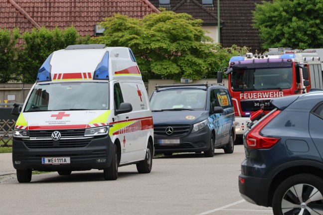 Personenrettung: Einsatzkrfte zu einer Person in Absturzgefahr in Wels-Pernau alarmiert