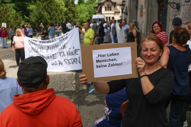 79 Menschen betroffen: Protestaktion gegen Schlieung des Pflege- und Betreuungszentrums in Gmunden