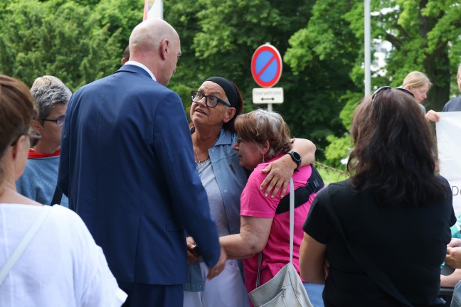 79 Menschen betroffen: Protestaktion gegen Schlieung des Pflege- und Betreuungszentrums in Gmunden