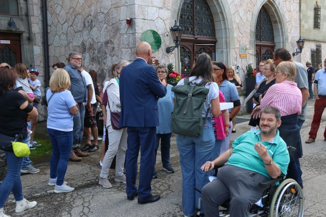 79 Menschen betroffen: Protestaktion gegen Schlieung des Pflege- und Betreuungszentrums in Gmunden