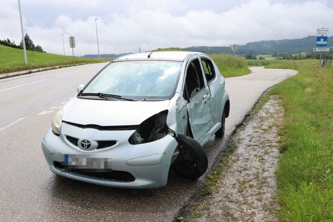 Auto auf Hausruckstrae bei Eberschwang gegen Straenlaterne geprallt