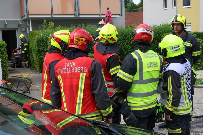 Drei Feuerwehren bei Kchenbrand in einem Mehrparteienhaus in Steinerkirchen an der Traun im Einsatz