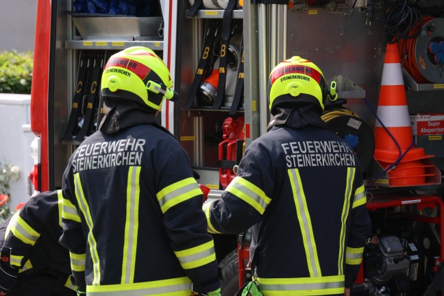 Drei Feuerwehren bei Kchenbrand in einem Mehrparteienhaus in Steinerkirchen an der Traun im Einsatz