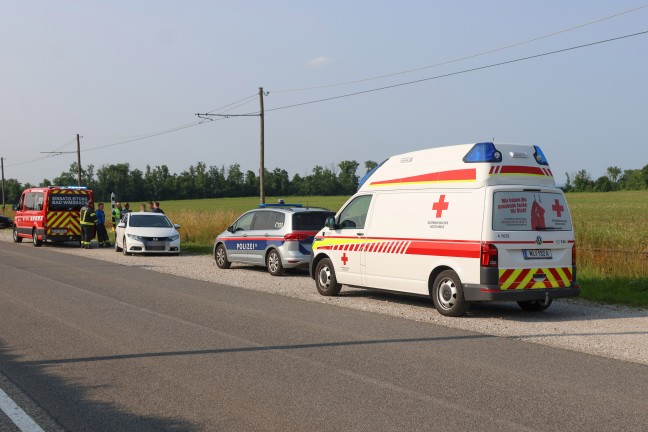 Auto in Bad Wimsbach-Neydharting im Gleisbereich der Lokalbahnstrecke zum Stillstand gekommen