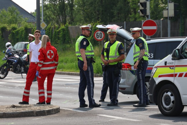 Schwerer Kreuzungscrash auf der Kremstalstrae in Leonding fordert zwei Verletzte