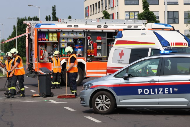 Schwerer Kreuzungscrash auf der Kremstalstrae in Leonding fordert zwei Verletzte