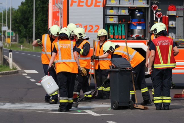 Schwerer Kreuzungscrash auf der Kremstalstrae in Leonding fordert zwei Verletzte