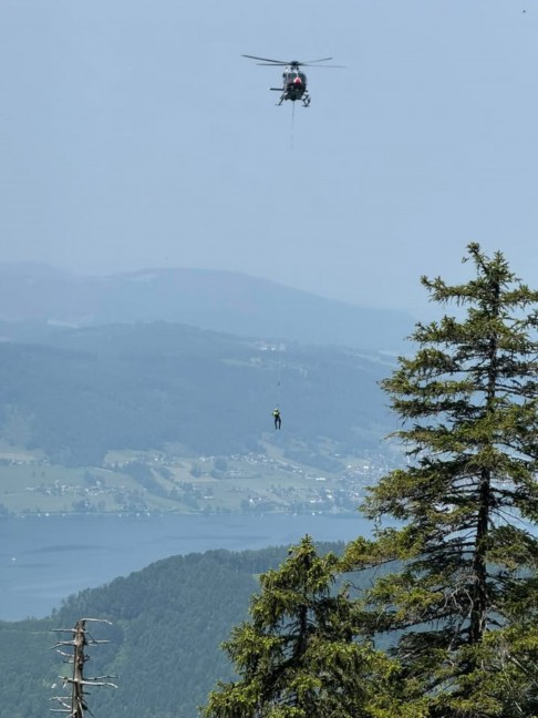 Sprengung: Einsatz der Polizei im hochalpinen Gelnde am Hochlecken bei Steinbach am Attersee