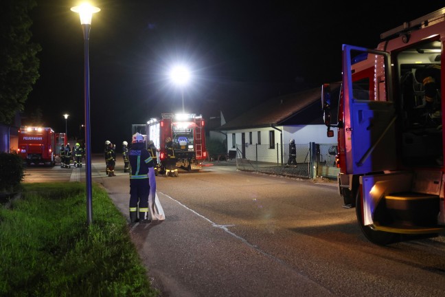 Keller verraucht: Zwei Feuerwehren bei einem Wohnhaus in Bad Wimsbach-Neydharting im Einsatz