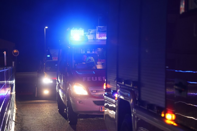 Keller verraucht: Zwei Feuerwehren bei einem Wohnhaus in Bad Wimsbach-Neydharting im Einsatz