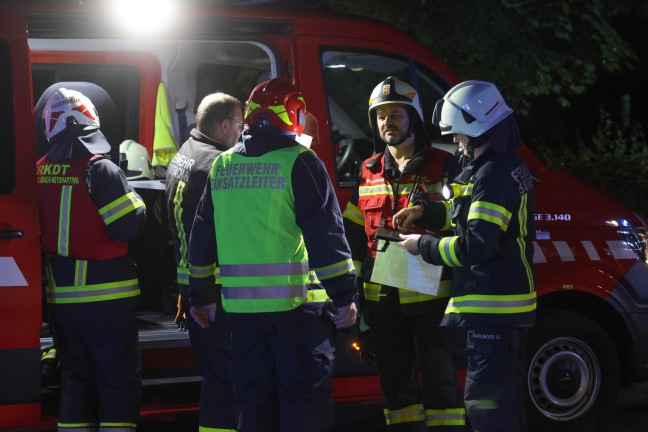 Keller verraucht: Zwei Feuerwehren bei einem Wohnhaus in Bad Wimsbach-Neydharting im Einsatz