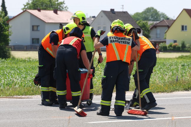 Schwerer Auffahrunfall zwischen PKW und Pritschenwagen auf Wiener Strae bei Marchtrenk