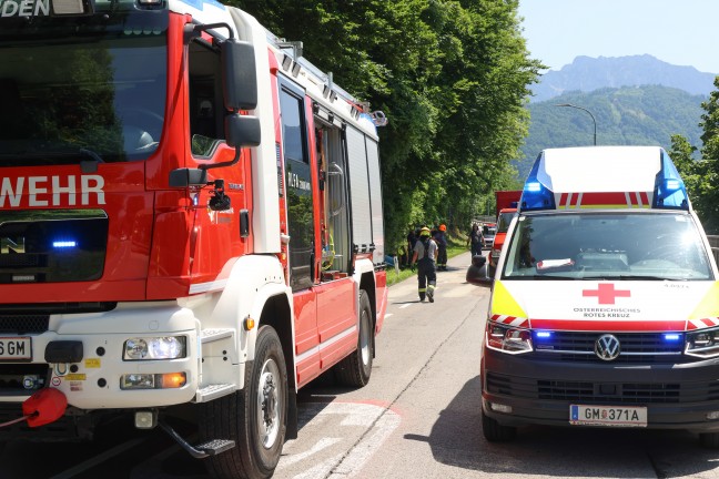 Frontalkollision: Drei verletzte Personen bei Verkehrsunfall zwischen zwei PKW in Gmunden